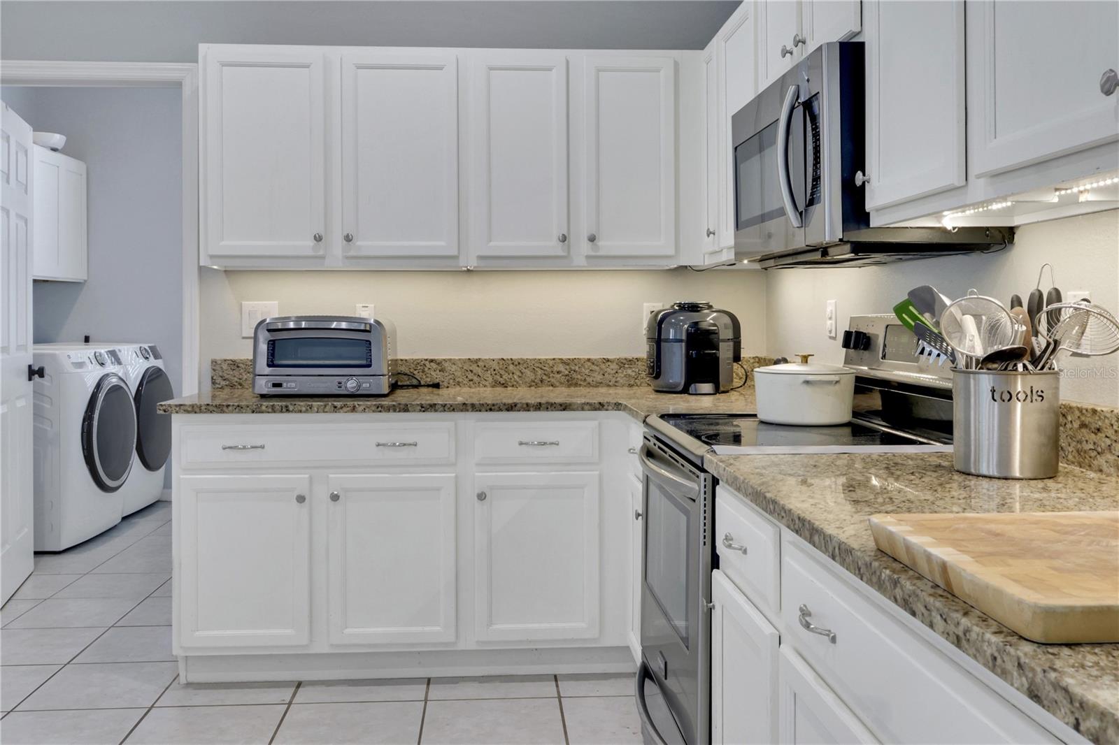 Image 17 of 36 For 6068 Spruce Point Circle