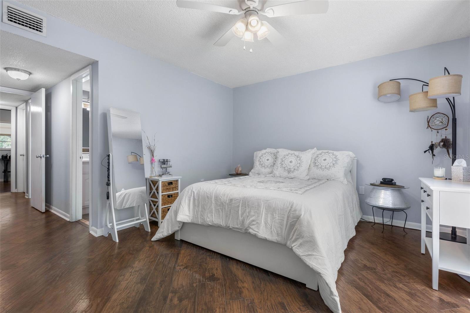 Image 19 of 52 For 640 Nova Road 117