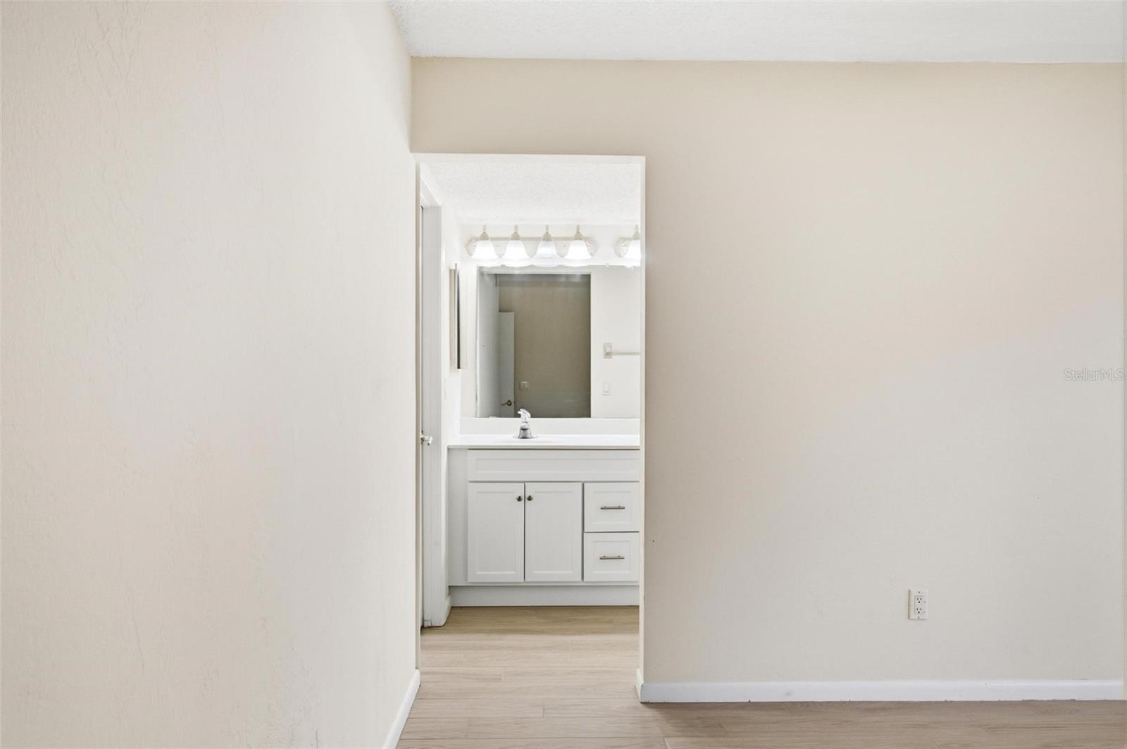 Image 32 of 49 For 41 Hembury Lane