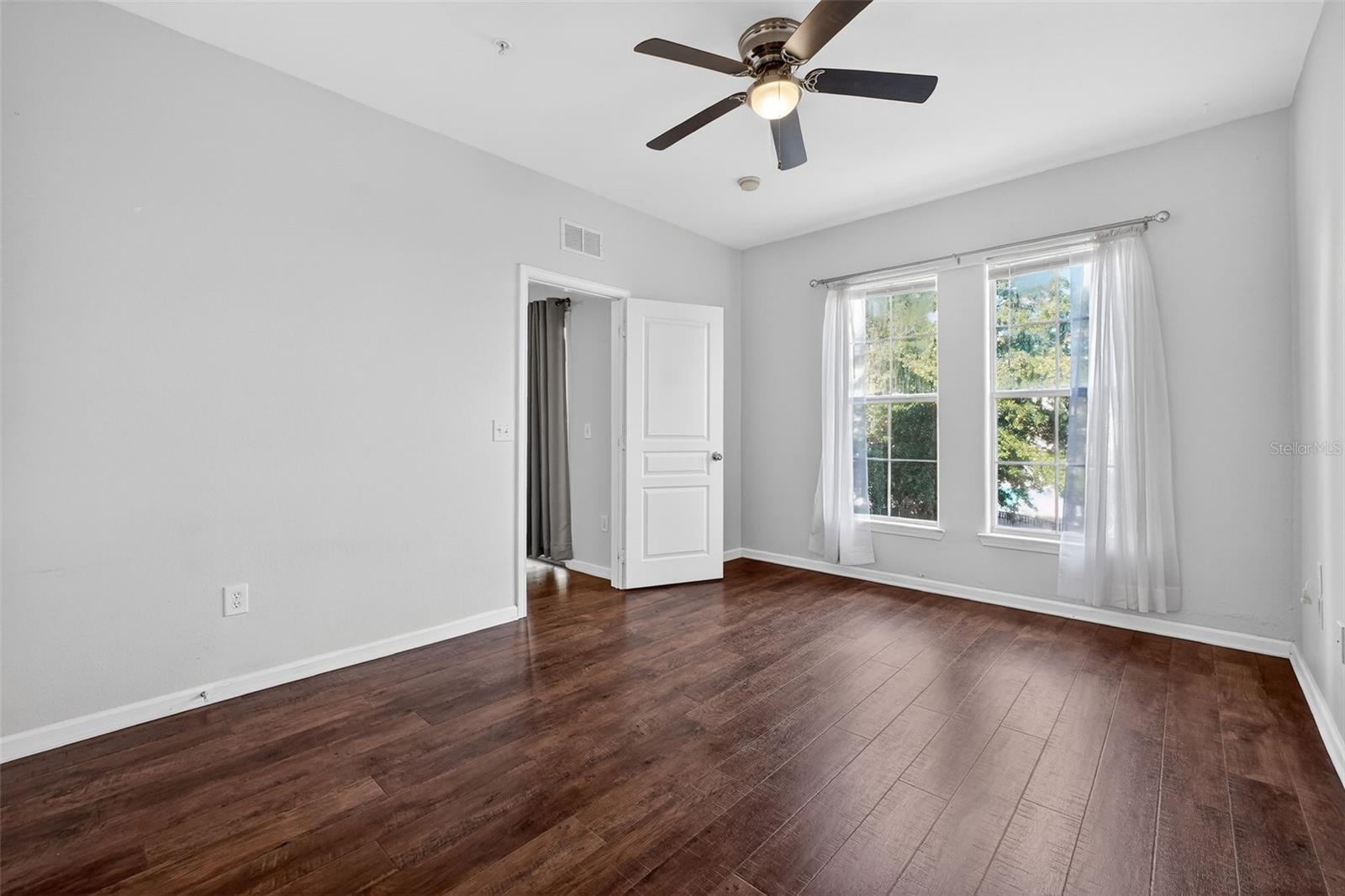 Image 16 of 42 For 8290 Gate Parkway 707