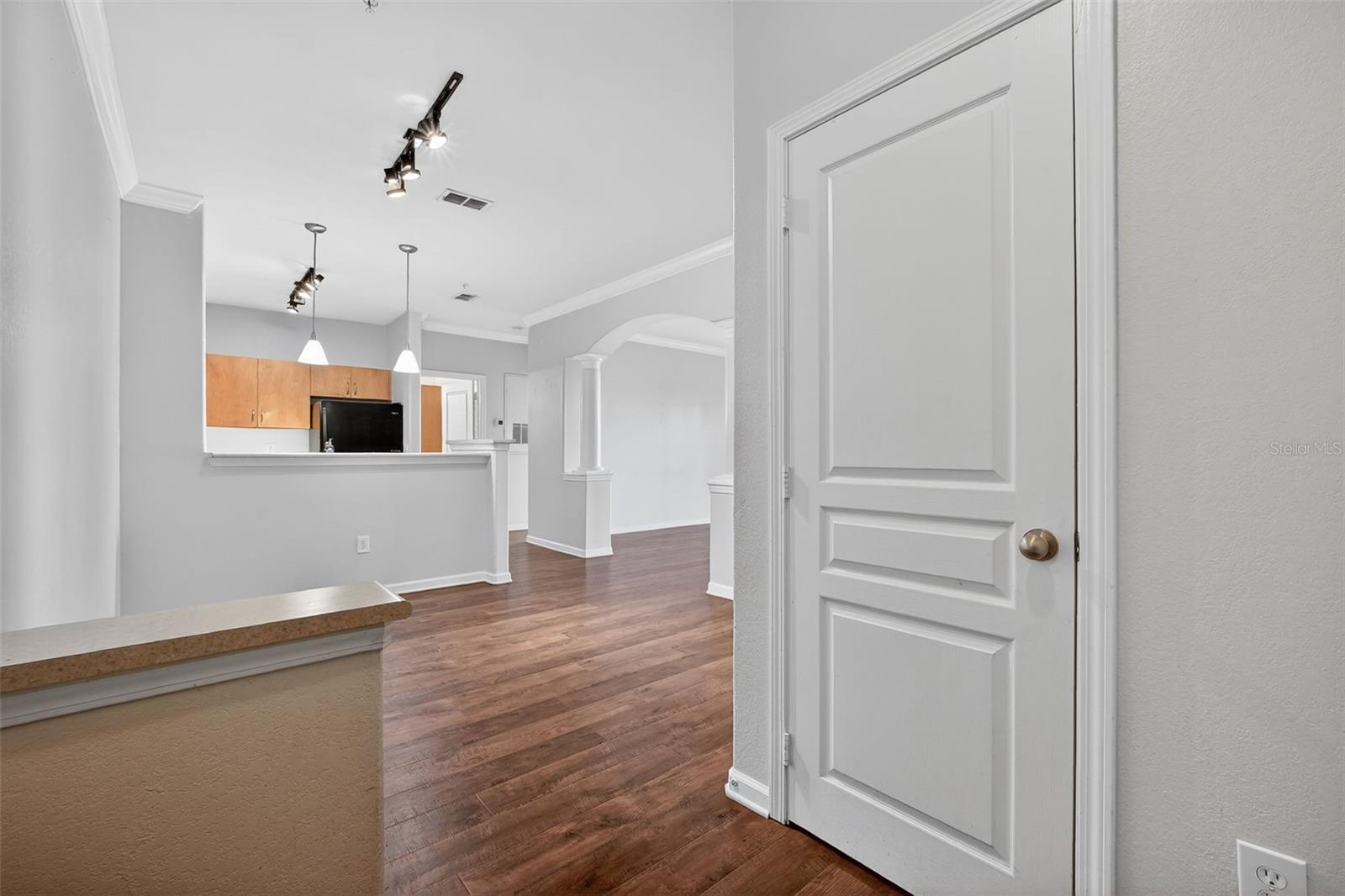 Image 2 of 42 For 8290 Gate Parkway 707