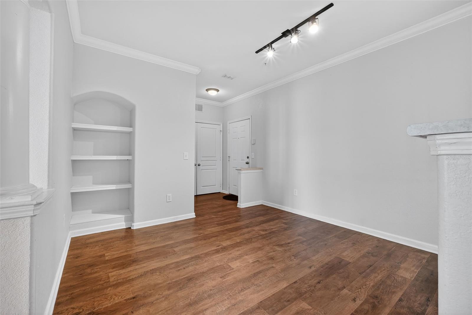 Image 4 of 42 For 8290 Gate Parkway 707