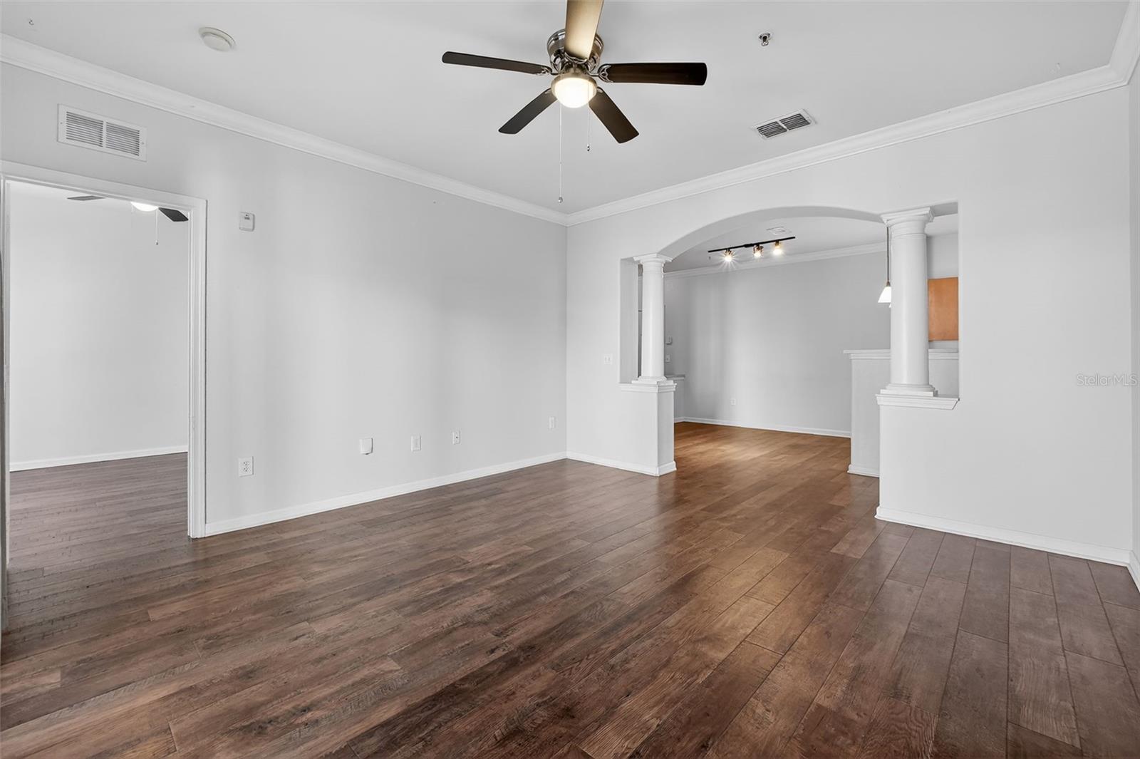 Image 6 of 42 For 8290 Gate Parkway 707