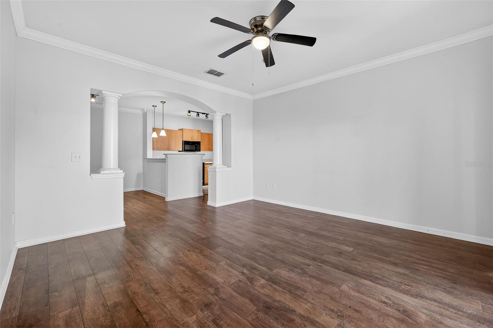 Image 7 of 42 For 8290 Gate Parkway 707