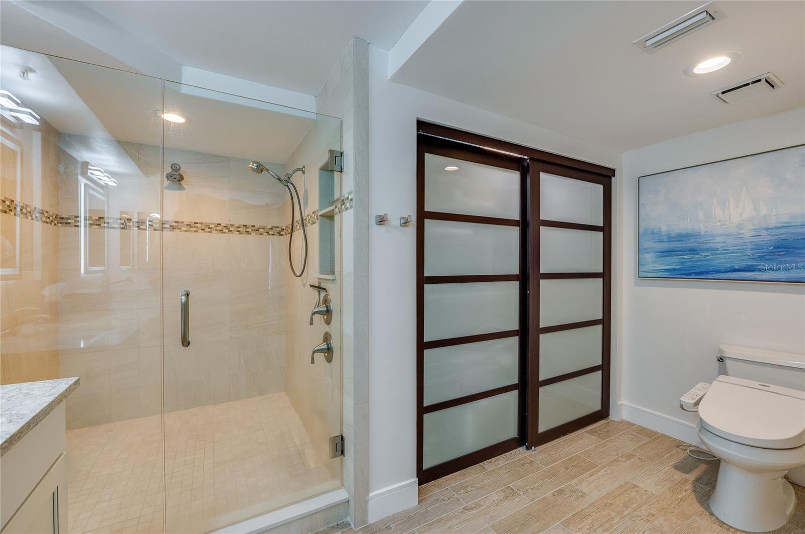 Image 16 of 45 For 4525 Atlantic Avenue 1501