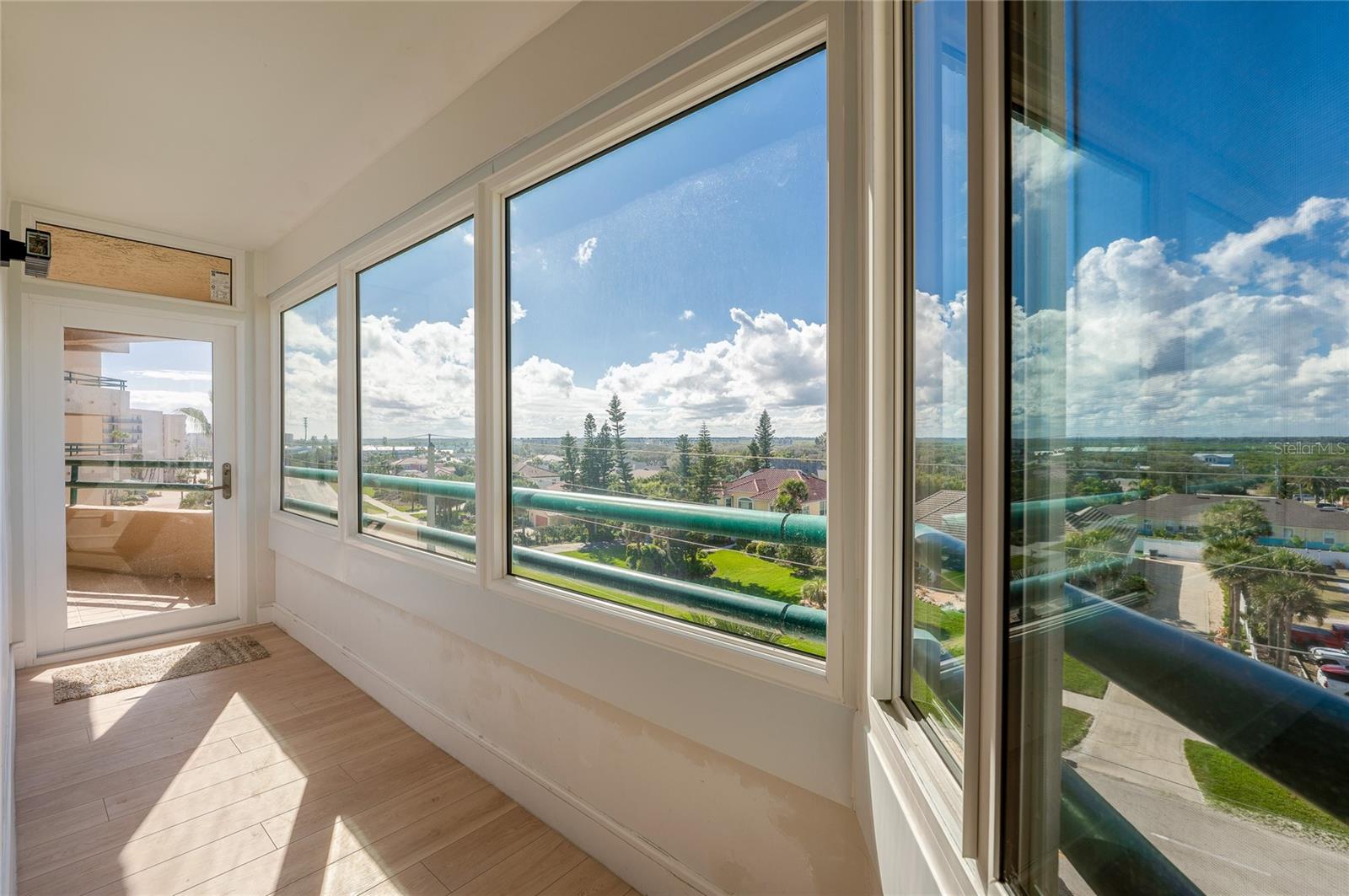 Image 3 of 45 For 4525 Atlantic Avenue 1501