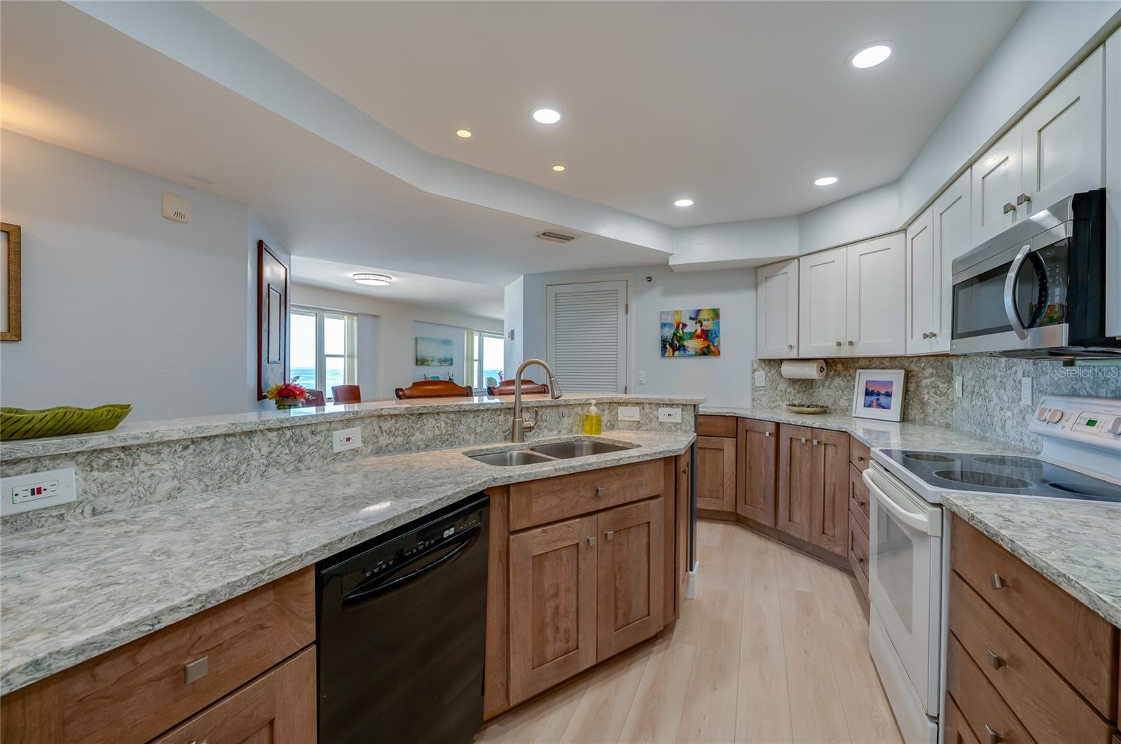 Image 6 of 45 For 4525 Atlantic Avenue 1501