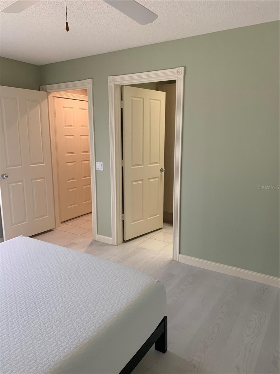 Image 10 of 26 For 9502 Chapman Oak Court