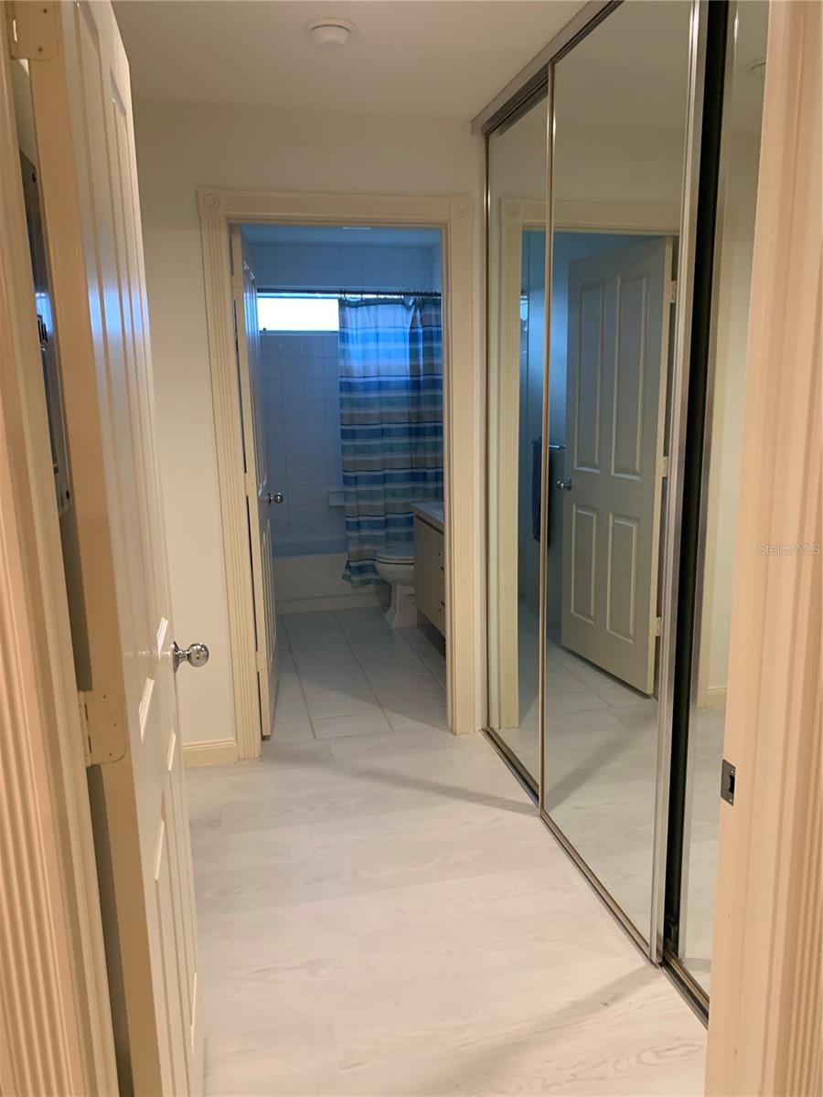 Image 14 of 26 For 9502 Chapman Oak Court