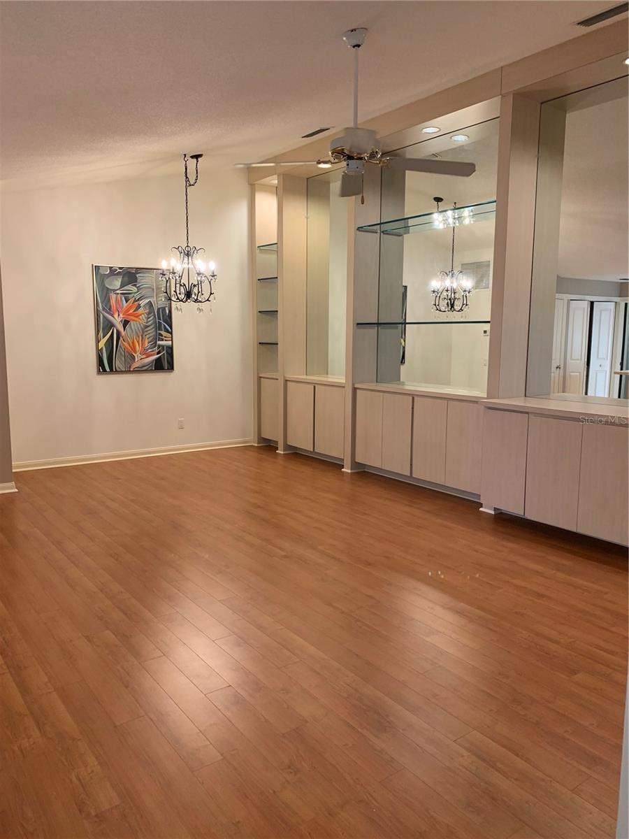 Image 4 of 26 For 9502 Chapman Oak Court