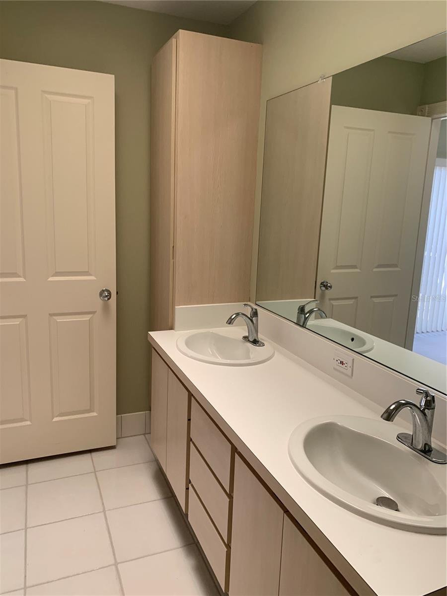 Image 7 of 26 For 9502 Chapman Oak Court