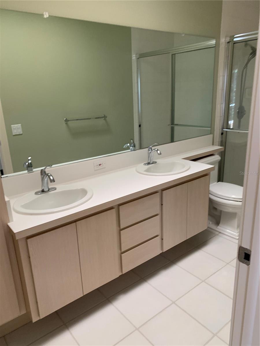 Image 9 of 26 For 9502 Chapman Oak Court