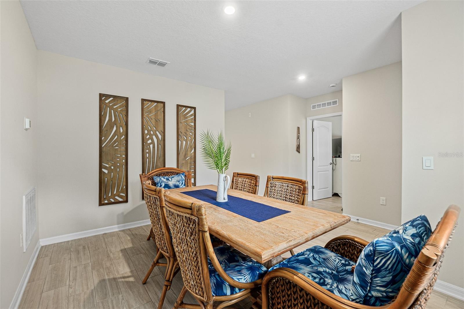 Image 4 of 32 For 14 Zelda Court