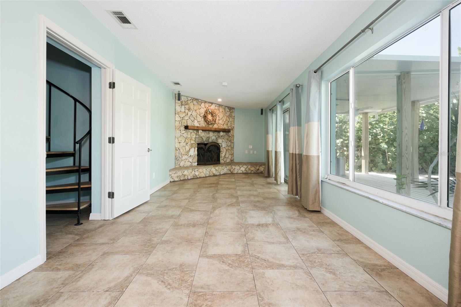 Image 15 of 50 For 169 Valencia Drive