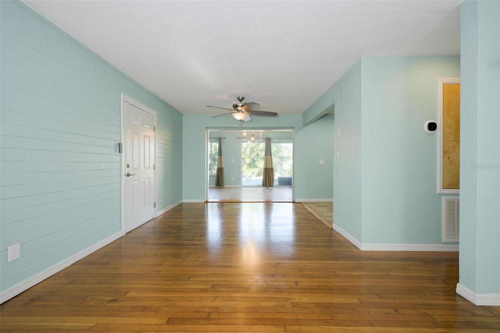 Image 5 of 50 For 169 Valencia Drive