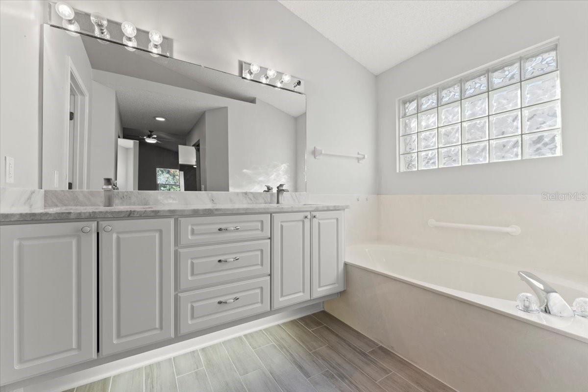 Image 17 of 37 For 224 Sea Woods Drive N