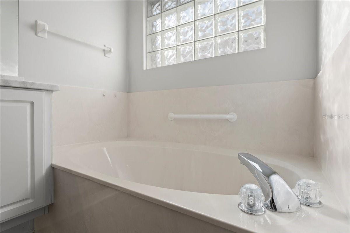 Image 19 of 37 For 224 Sea Woods Drive N