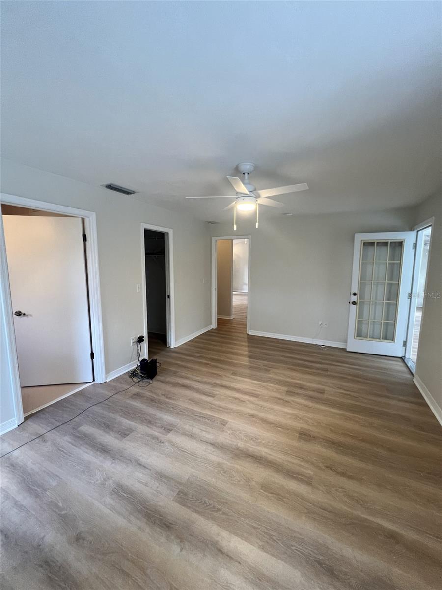 Listing photo id 2 for 5 Whittle Place