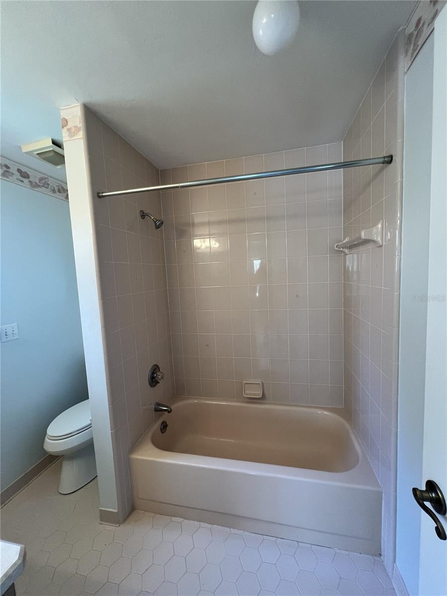 Listing photo id 4 for 5 Whittle Place