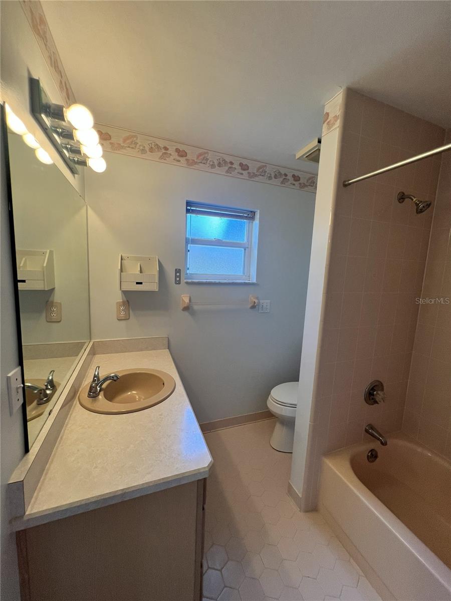 Listing photo id 5 for 5 Whittle Place