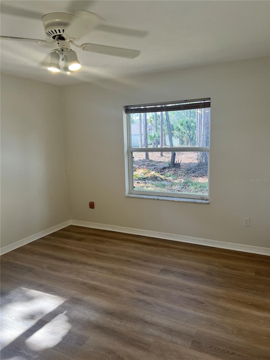 Listing photo id 6 for 5 Whittle Place