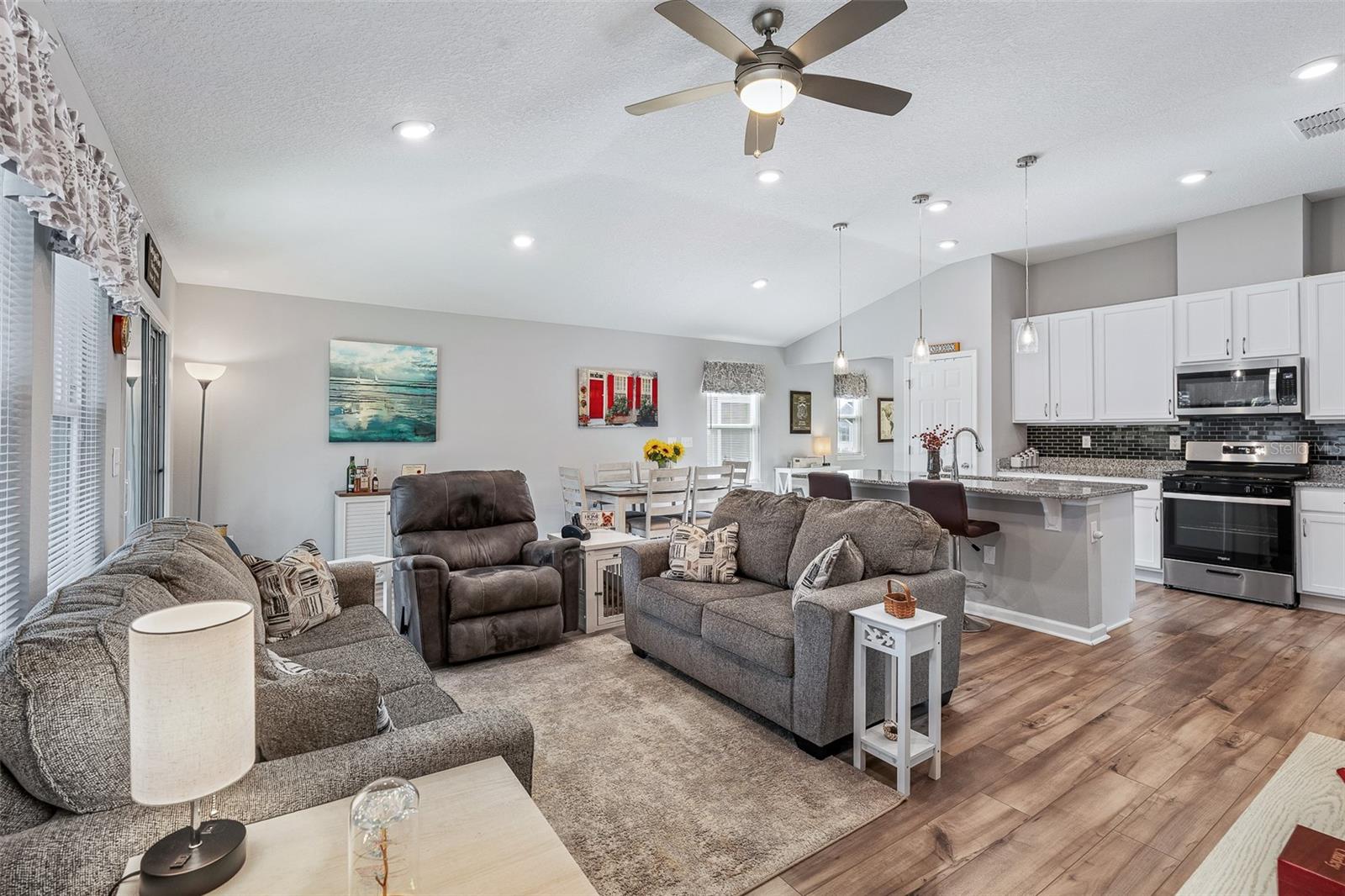 Image 17 of 47 For 48 Waverly Lane