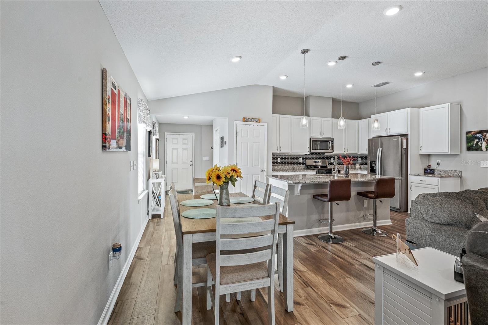 Image 18 of 47 For 48 Waverly Lane