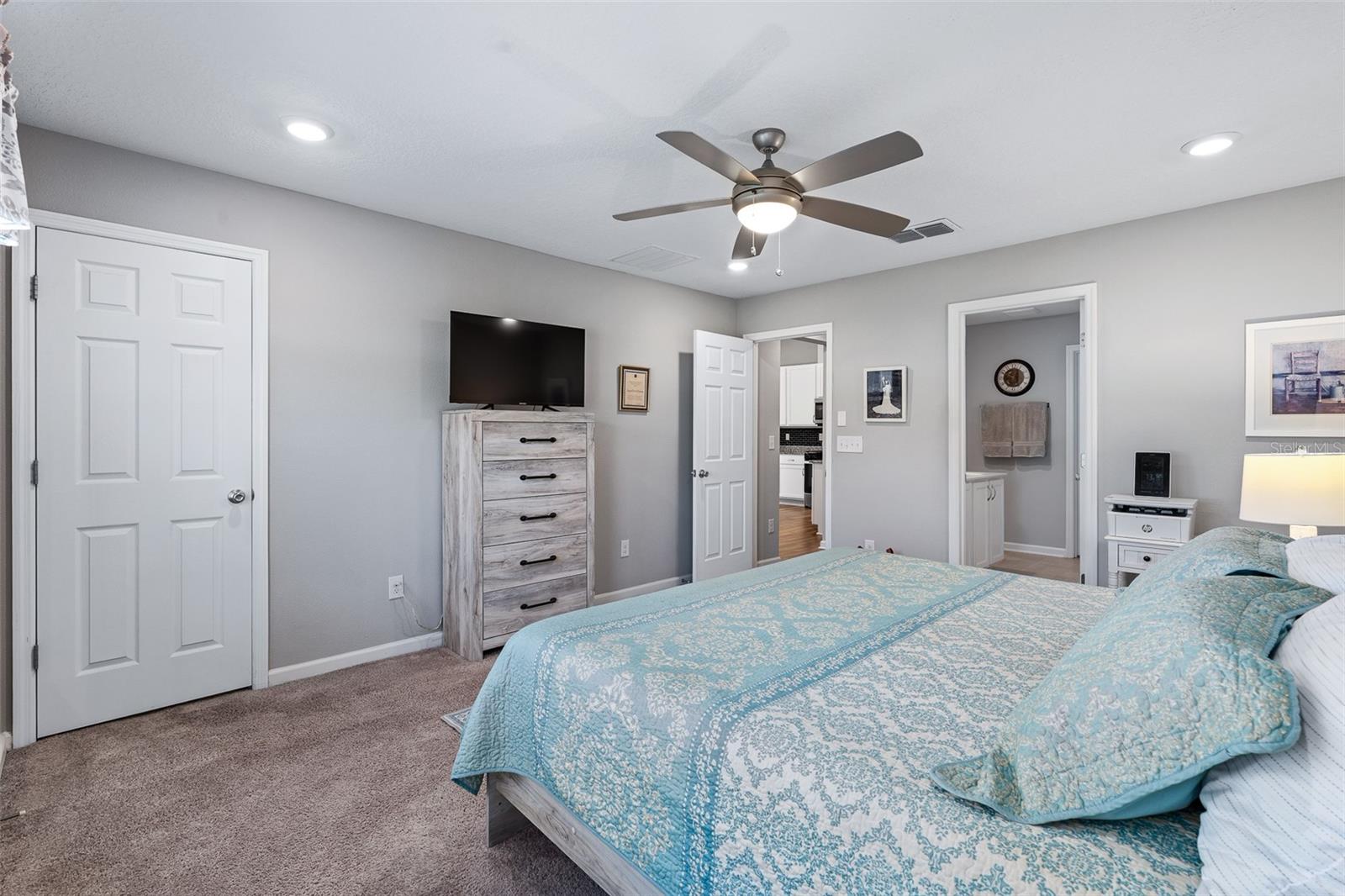 Image 22 of 47 For 48 Waverly Lane