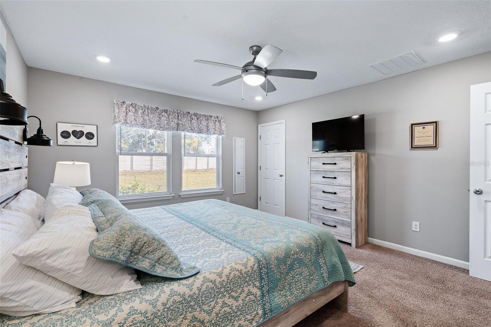 Image 23 of 47 For 48 Waverly Lane