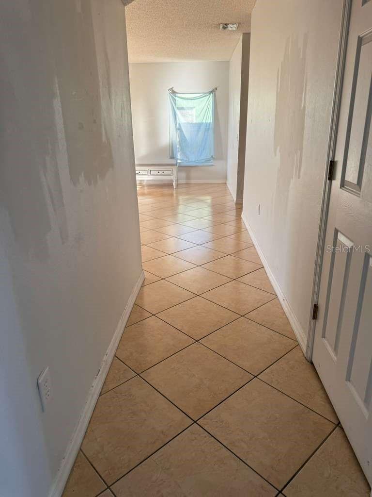 Image 10 of 26 For 401 Bloomfield Drive