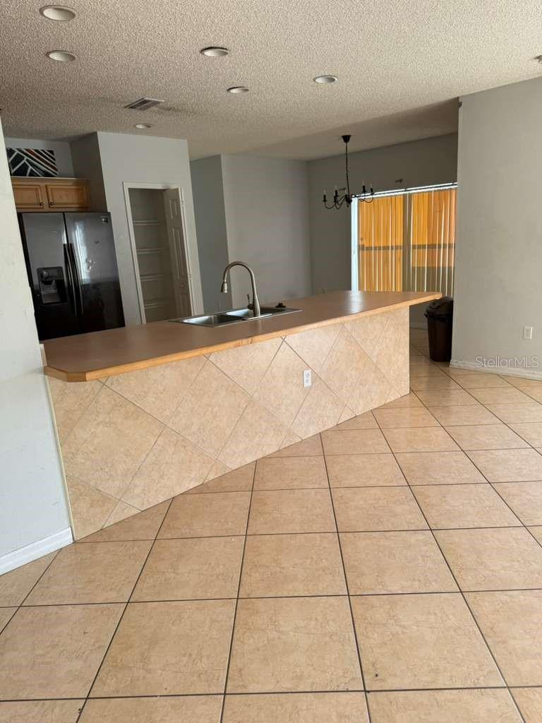 Image 11 of 26 For 401 Bloomfield Drive