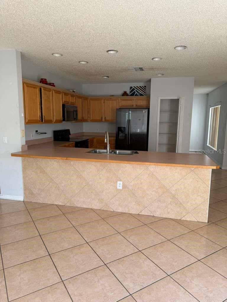 Image 12 of 26 For 401 Bloomfield Drive