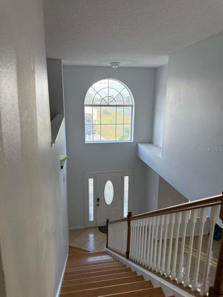 Image 14 of 26 For 401 Bloomfield Drive