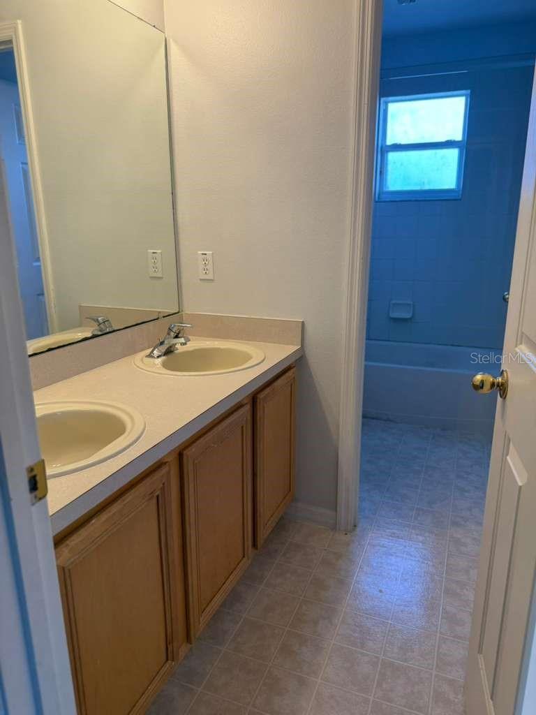 Image 20 of 26 For 401 Bloomfield Drive