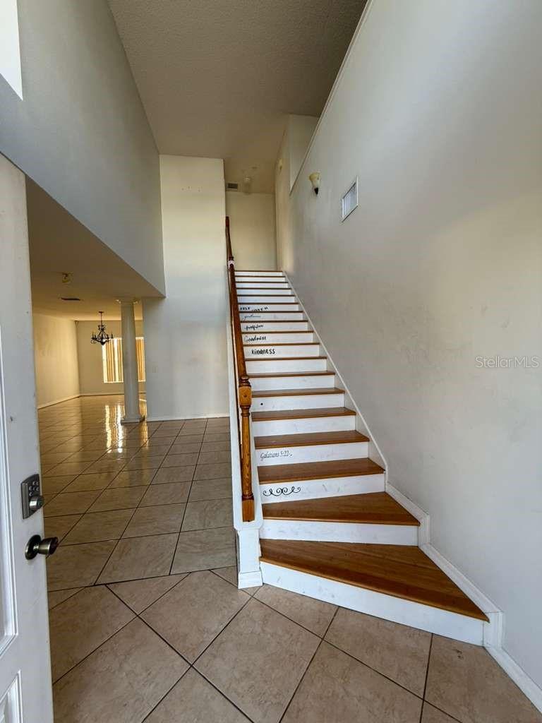 Image 5 of 26 For 401 Bloomfield Drive