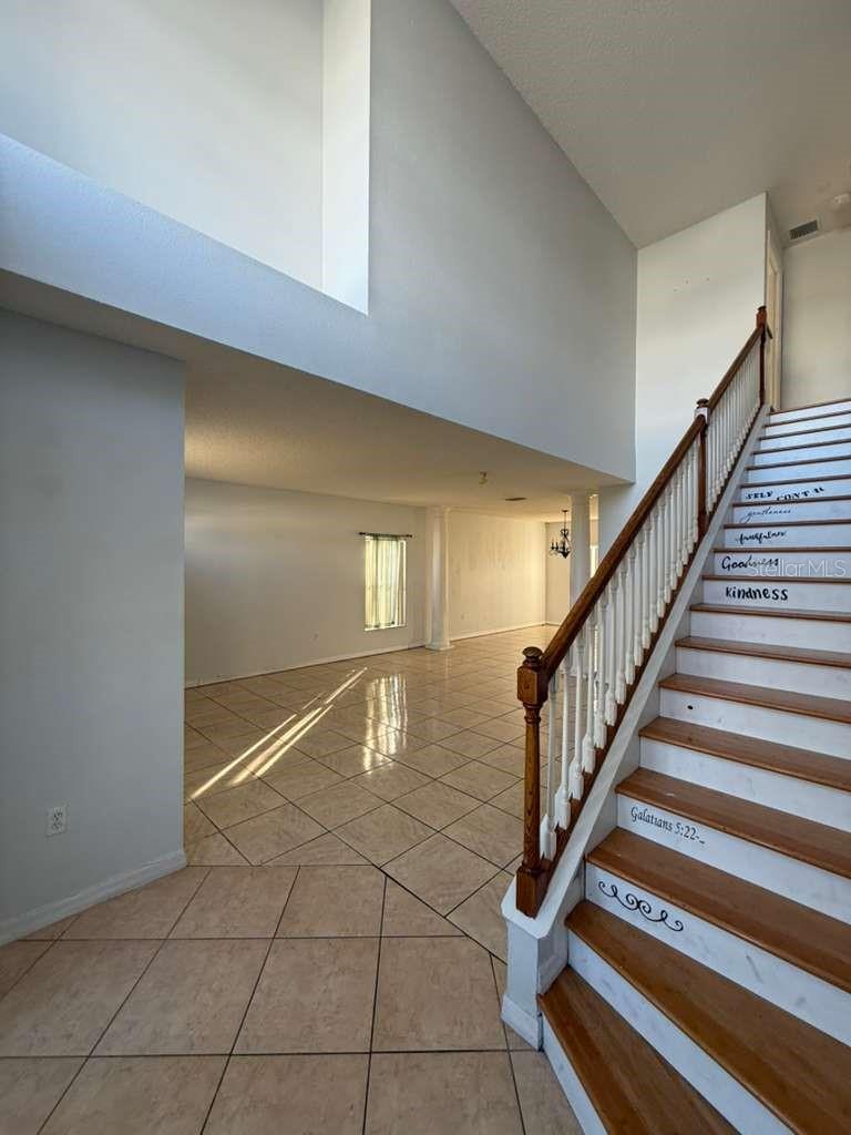 Image 6 of 26 For 401 Bloomfield Drive