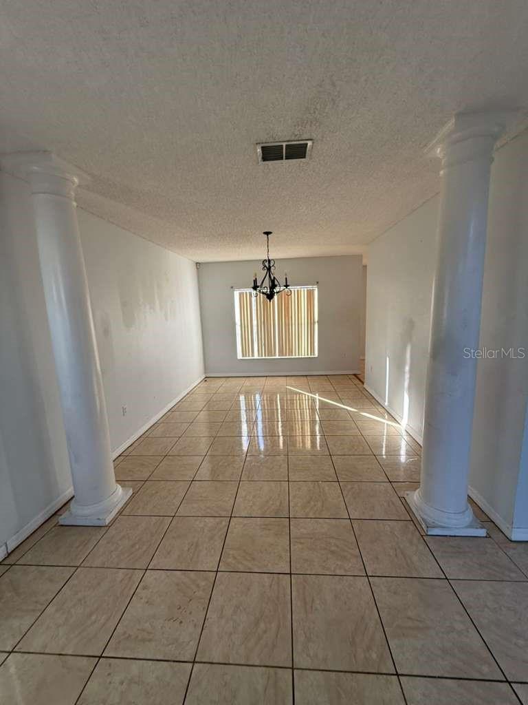 Image 8 of 26 For 401 Bloomfield Drive