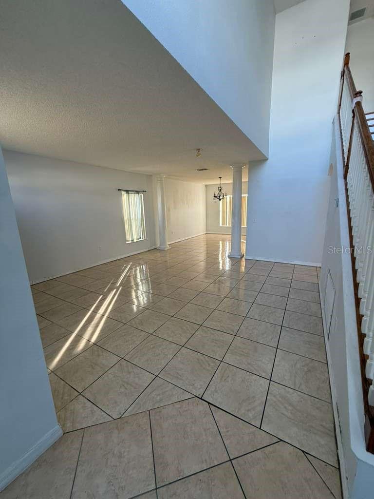 Image 9 of 26 For 401 Bloomfield Drive