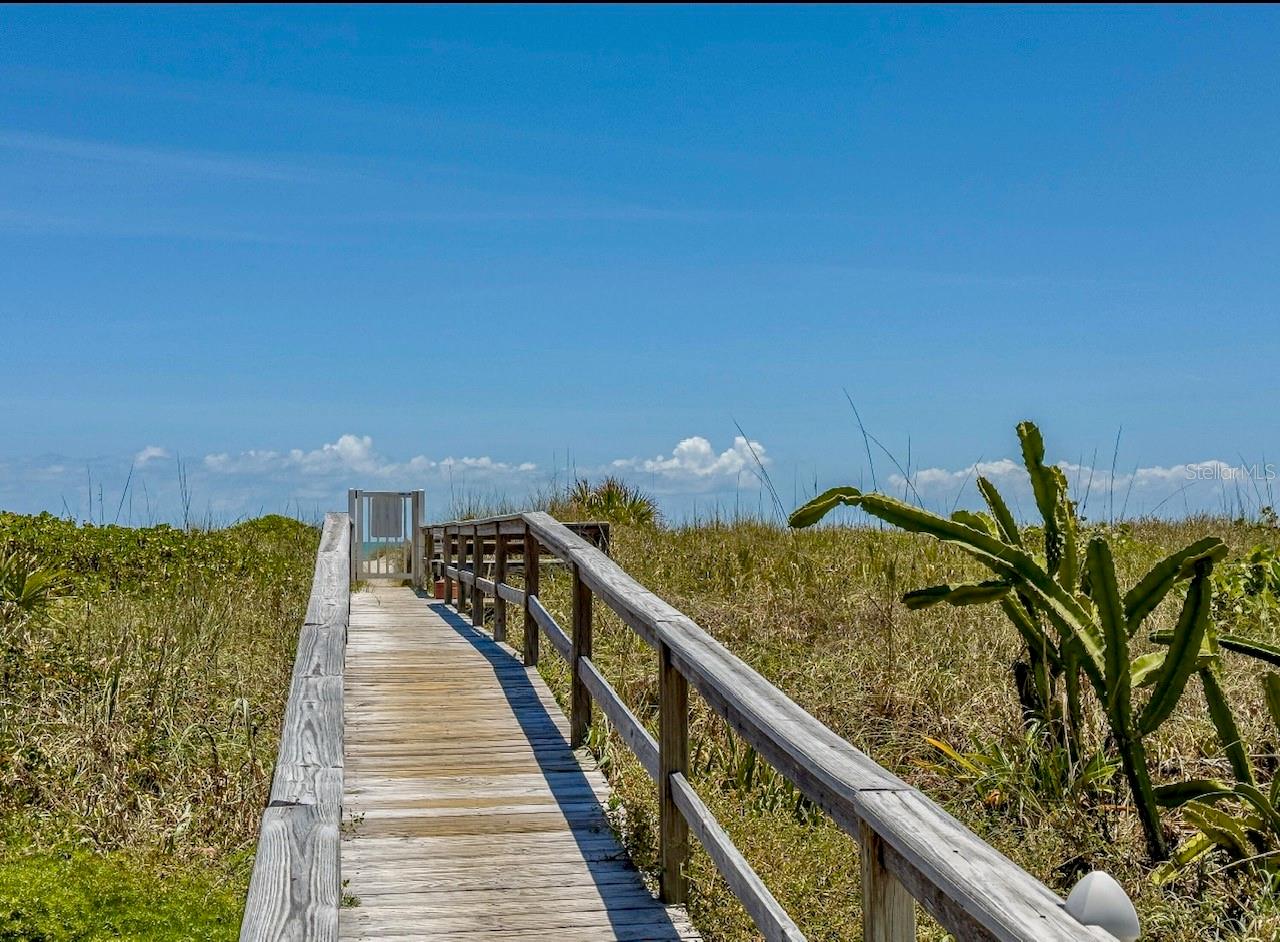 Listing photo id 3 for 4800 Ocean Beach Boulevard 226