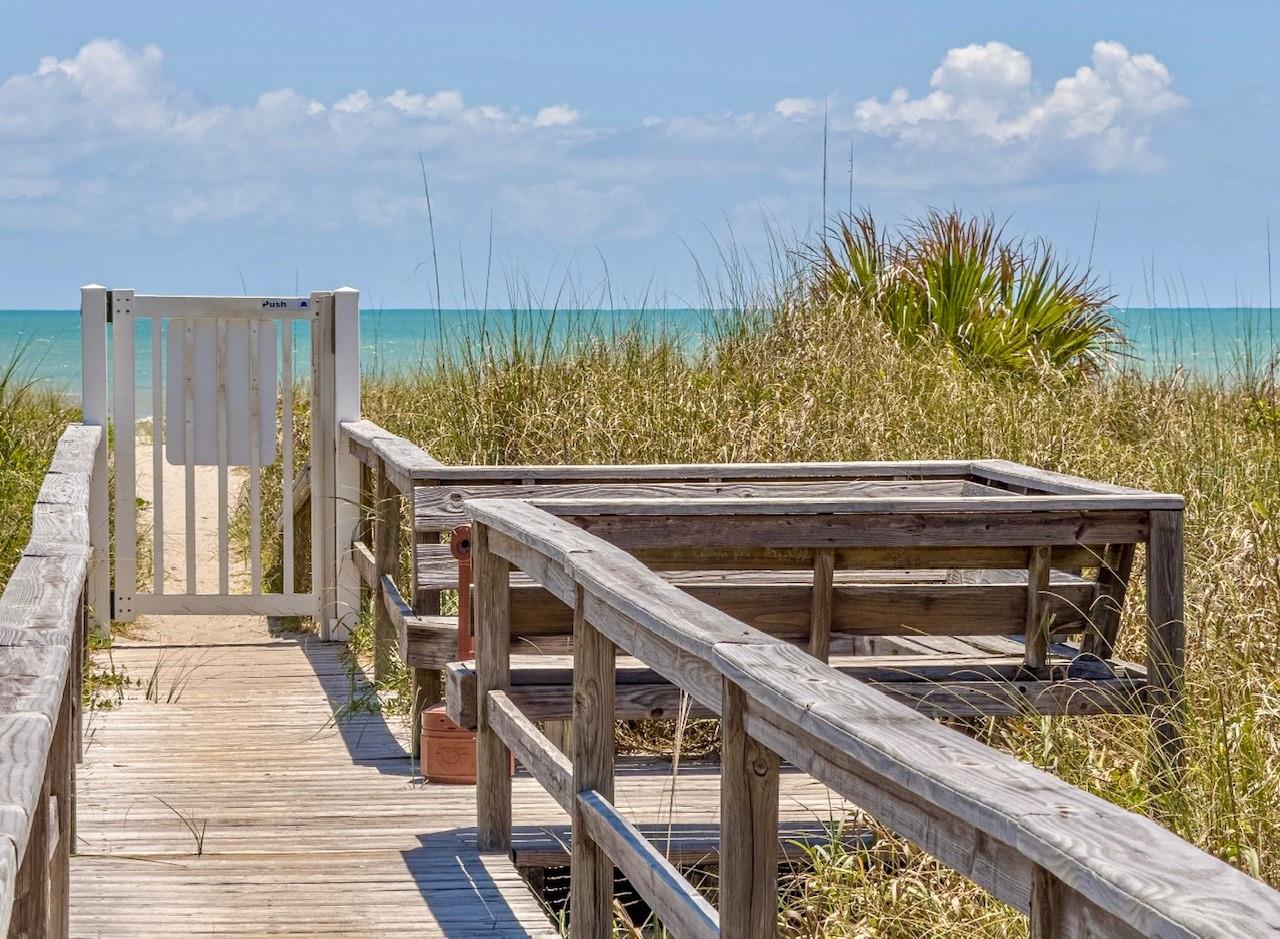 Listing photo id 4 for 4800 Ocean Beach Boulevard 226