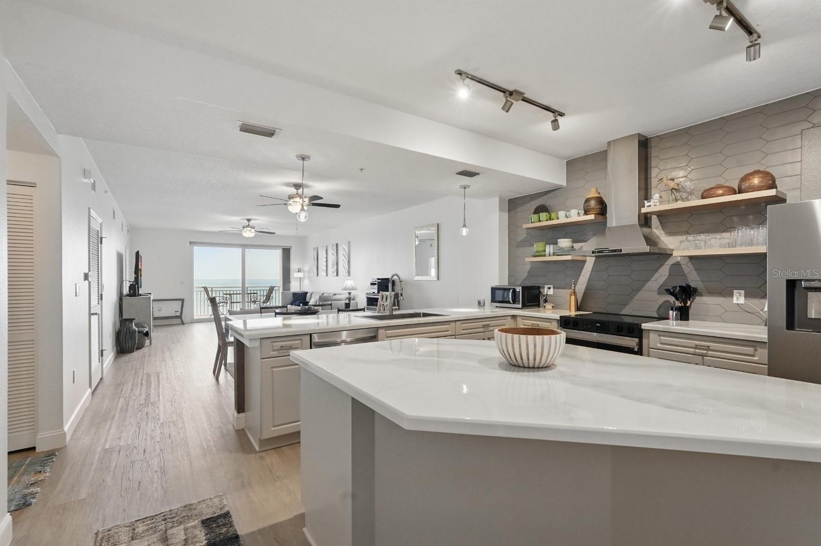 Image 2 of 25 For 80 Surfview Drive 511