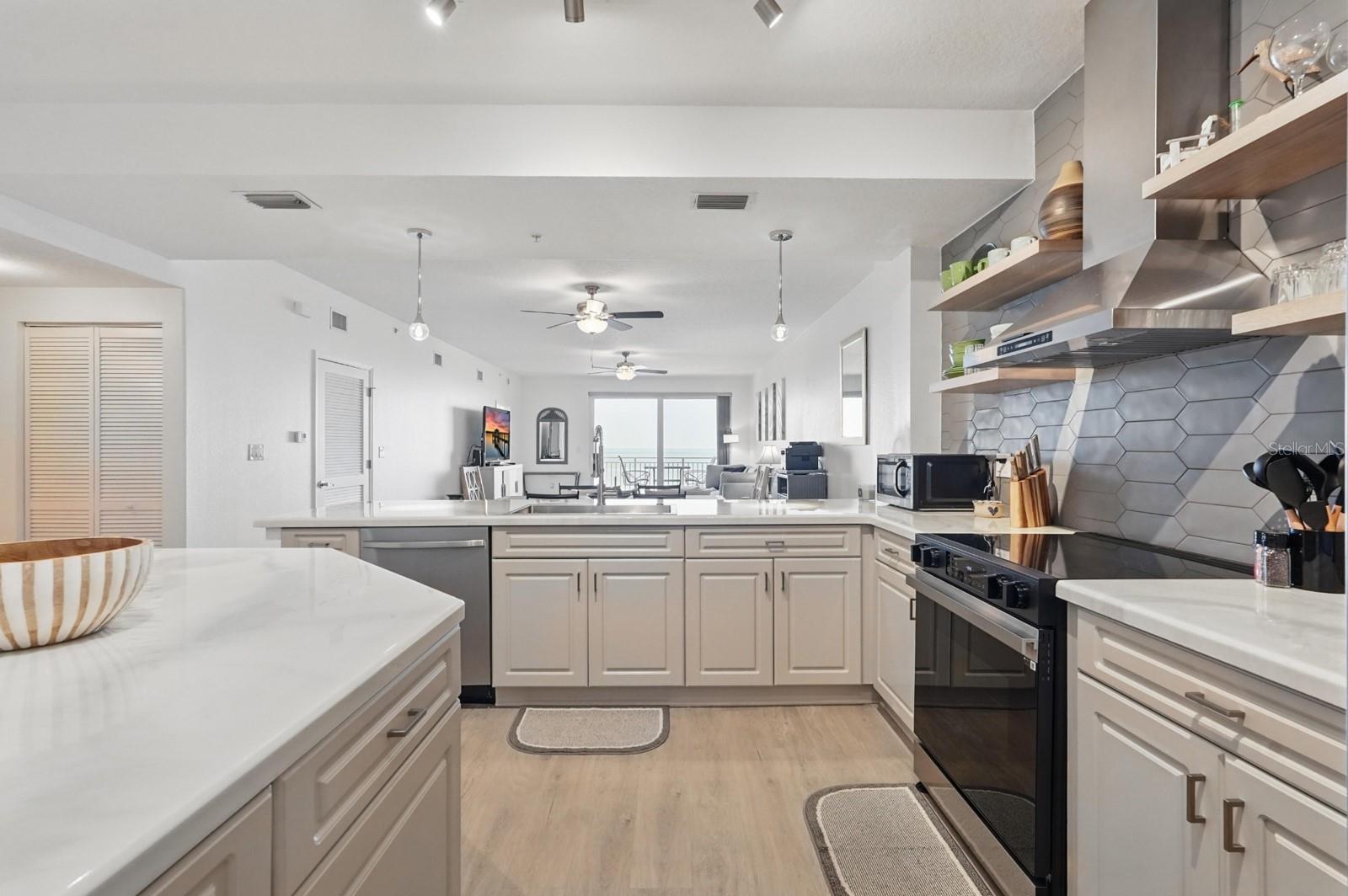 Image 3 of 25 For 80 Surfview Drive 511