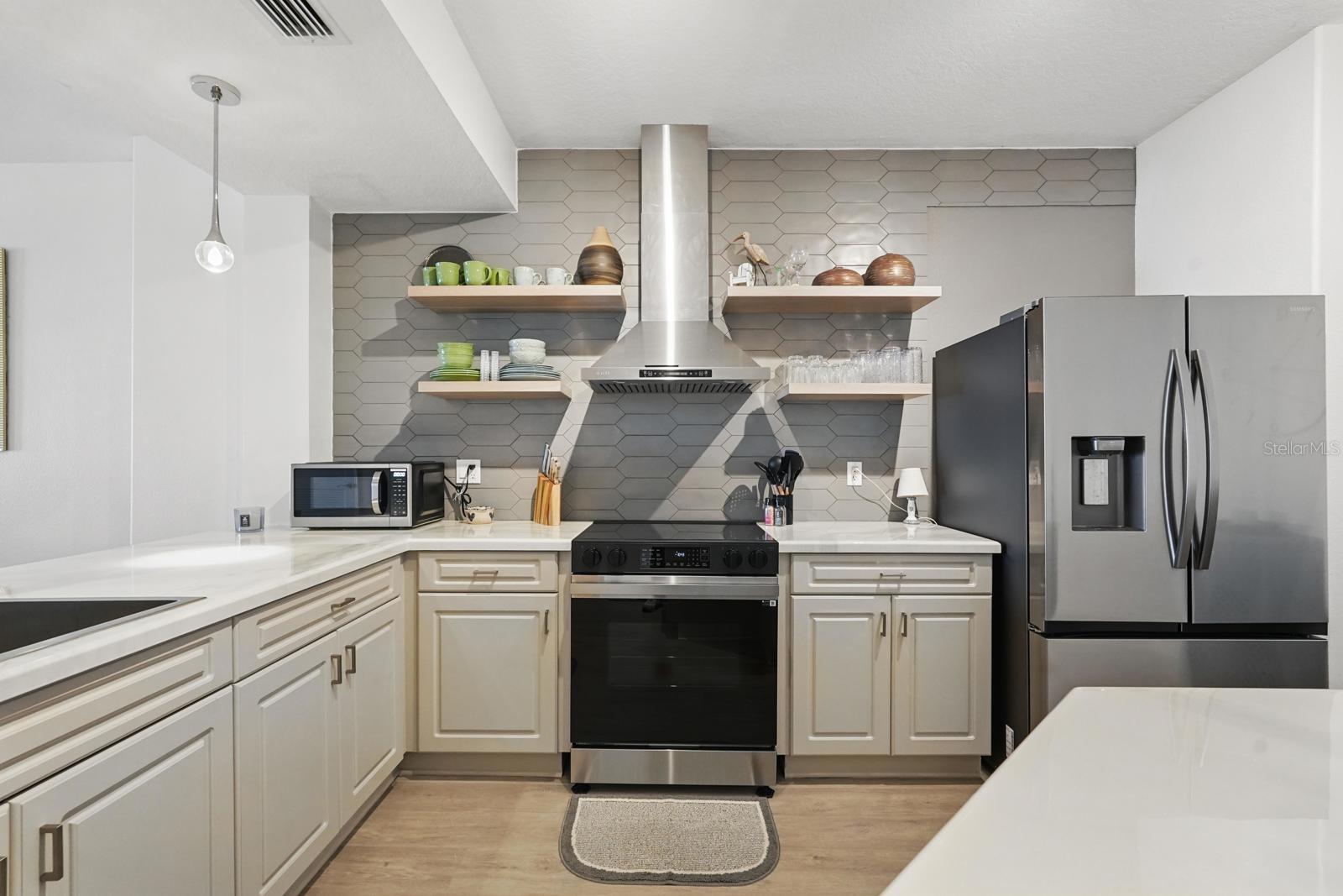 Image 4 of 25 For 80 Surfview Drive 511