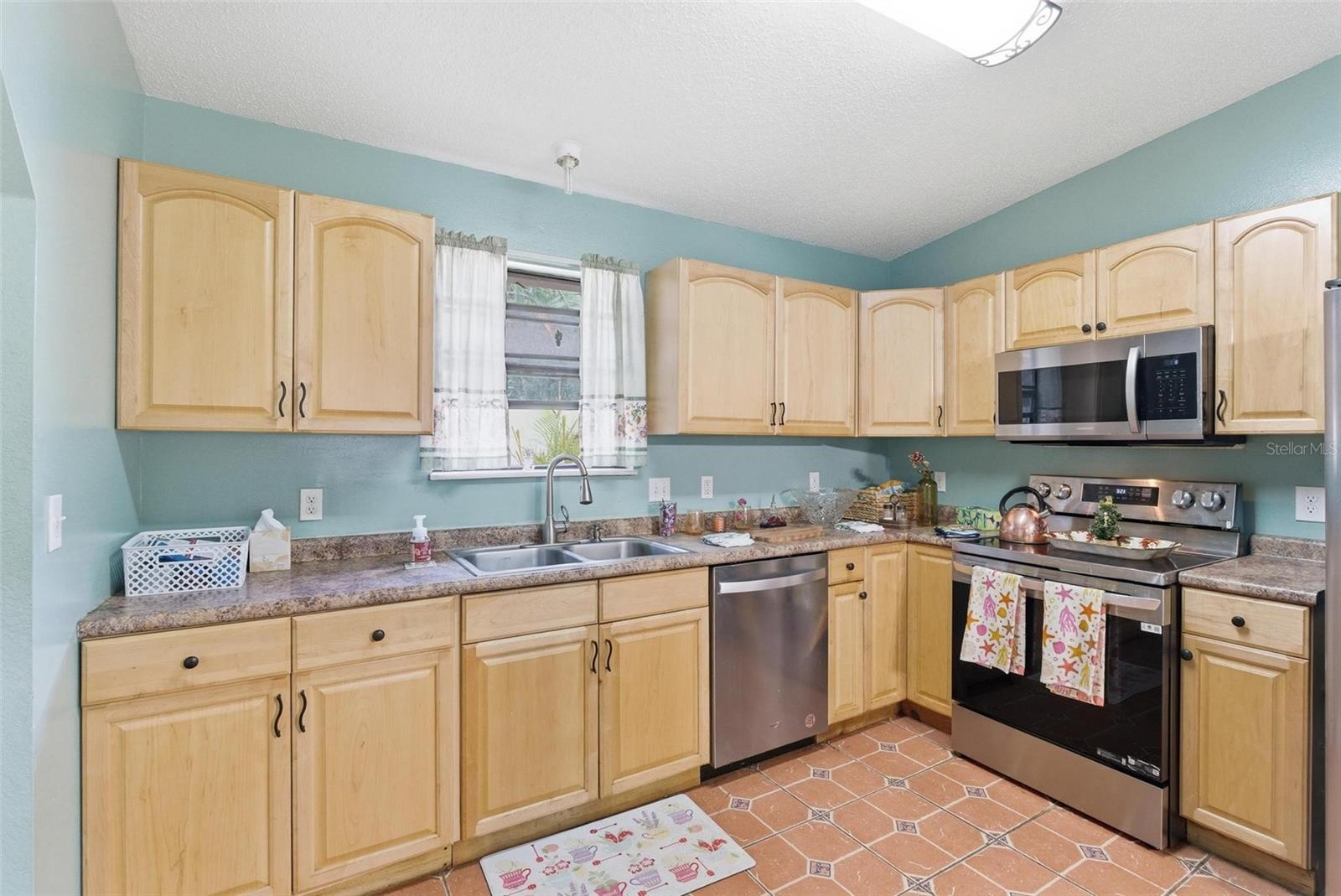 Image 4 of 36 For 1304 Bond Street