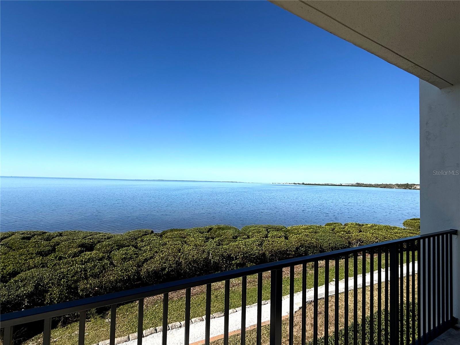 Image 17 of 33 For 423 Mariner Drive 423