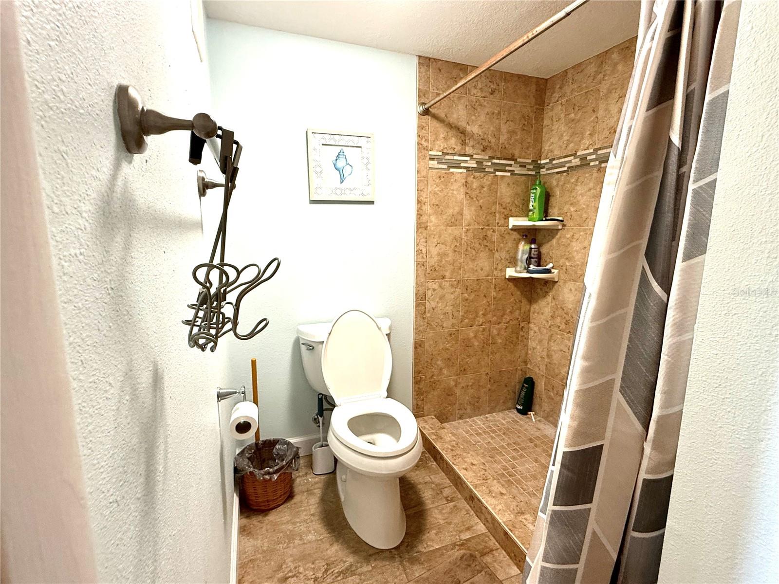 Image 23 of 33 For 423 Mariner Drive 423