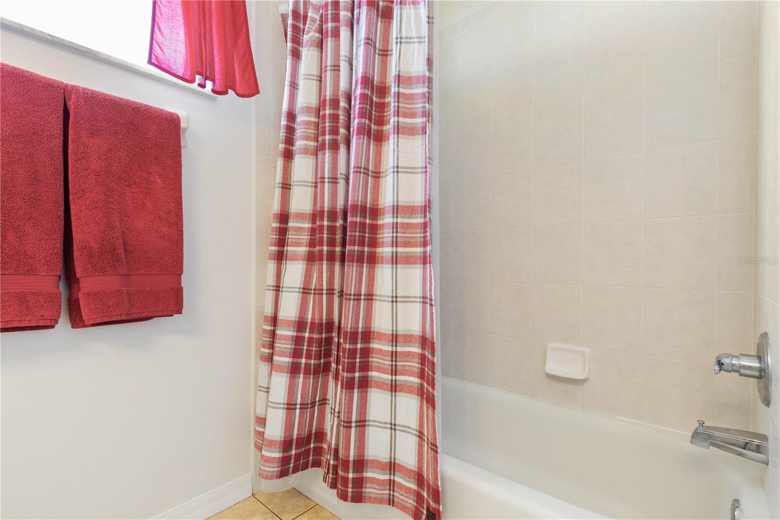 Image 27 of 69 For 19 Deerwood Street