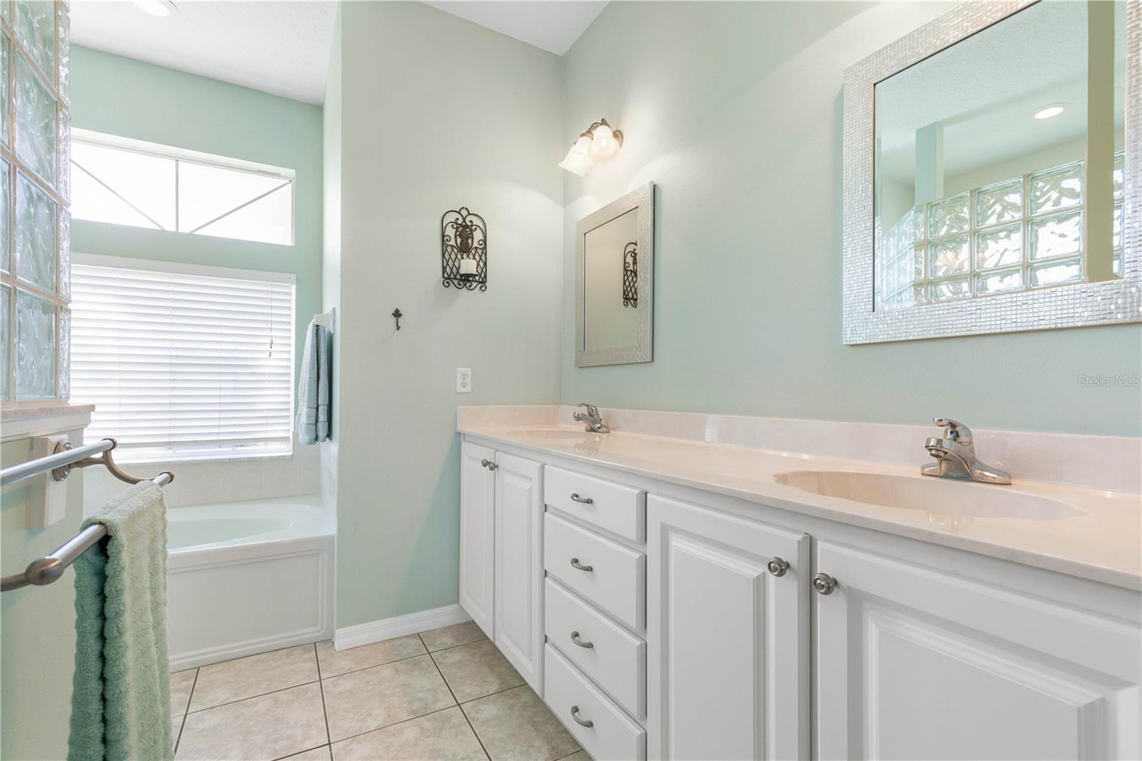 Image 33 of 69 For 19 Deerwood Street