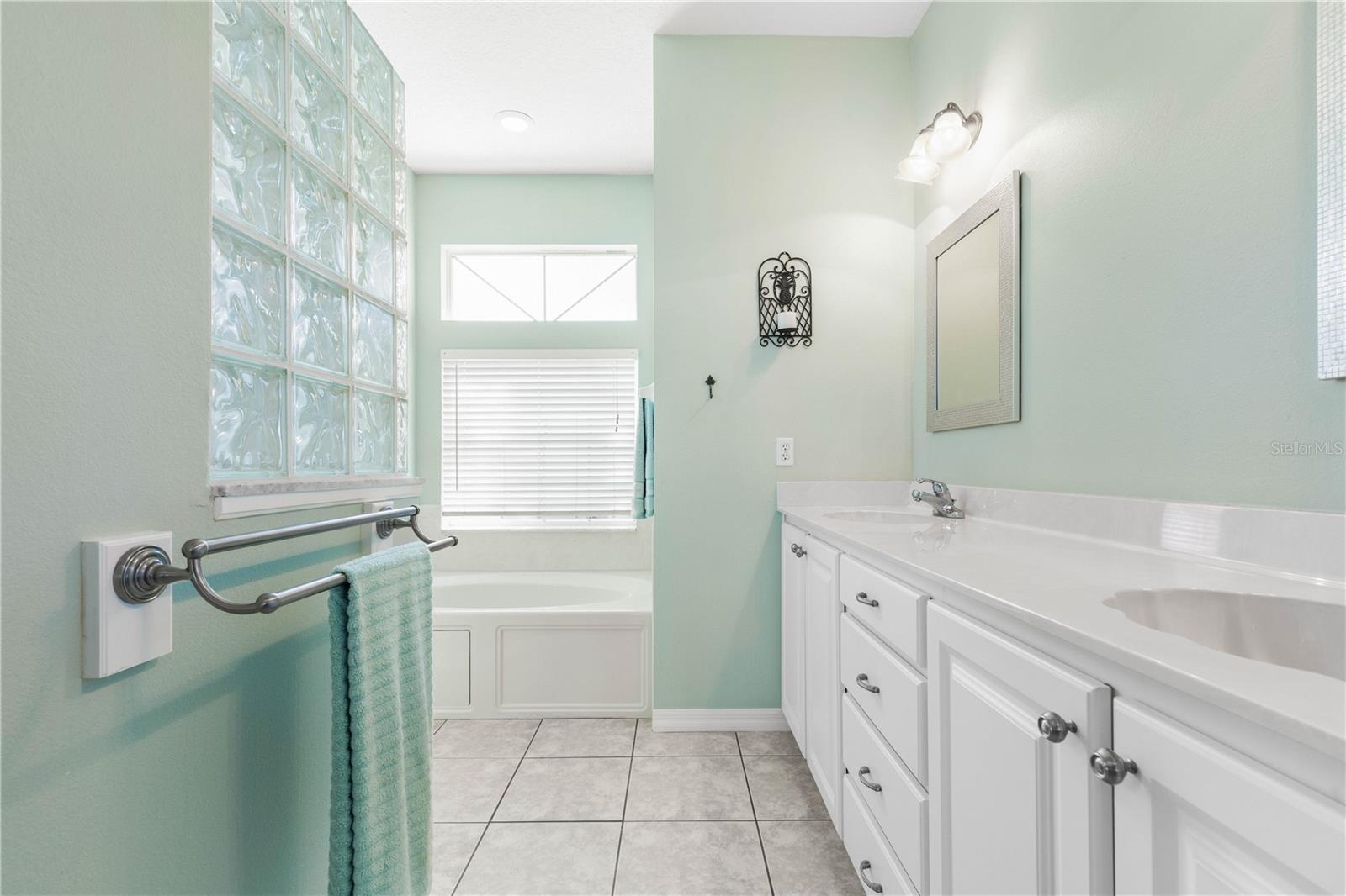 Image 35 of 69 For 19 Deerwood Street