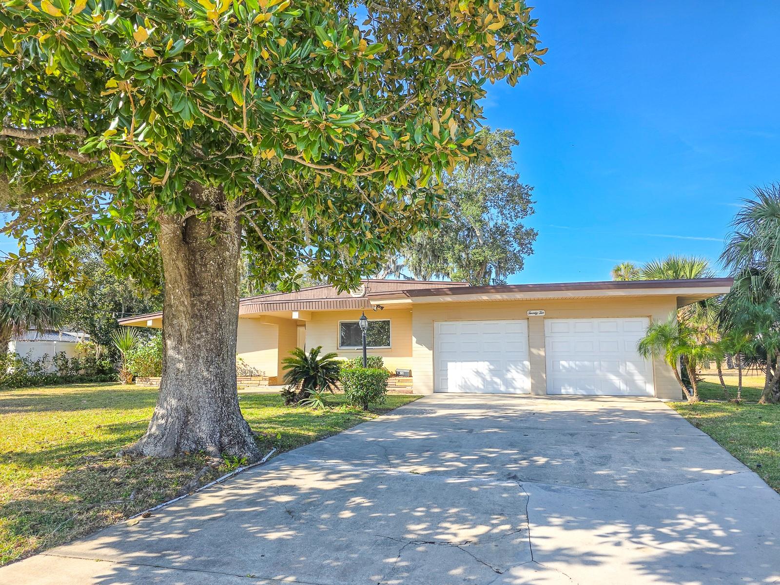 Image 3 of 32 For 22 St Andrews Drive